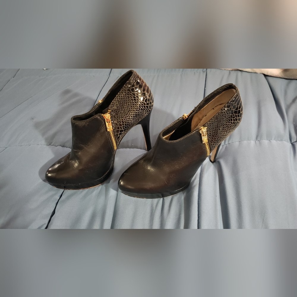 NEW MICHAEL KORS LEATHER ANKLE BOOTS
